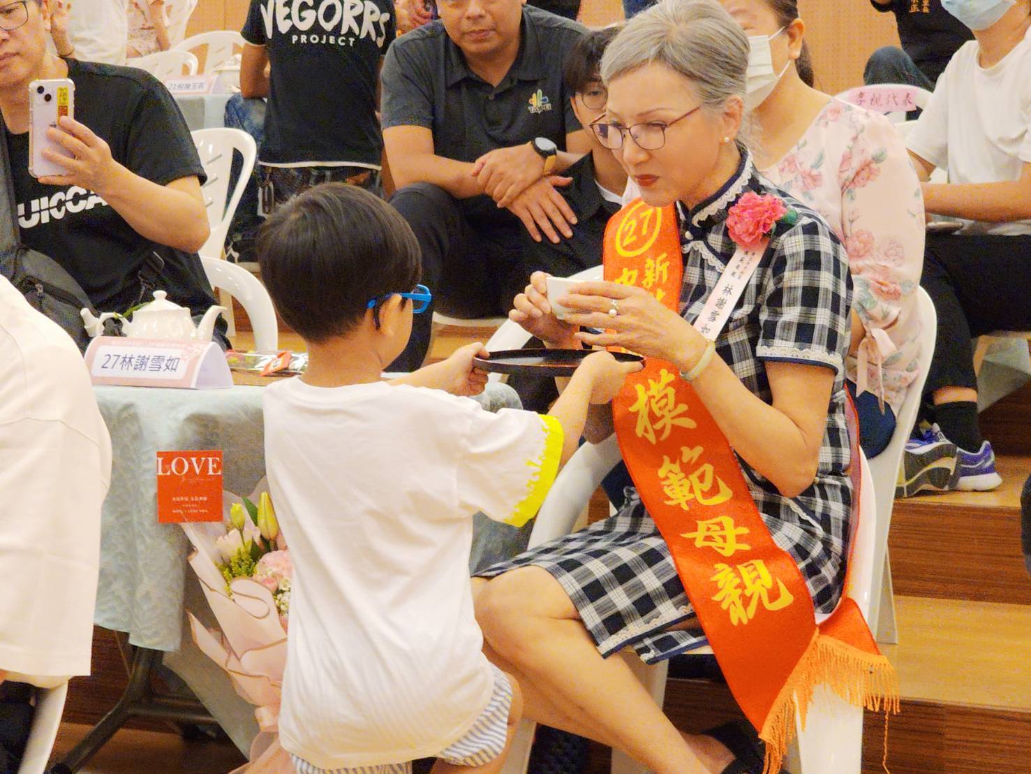 一杯感恩的茶 向媽媽告白「我愛您」 新北市中和區公所表揚41位模範母親