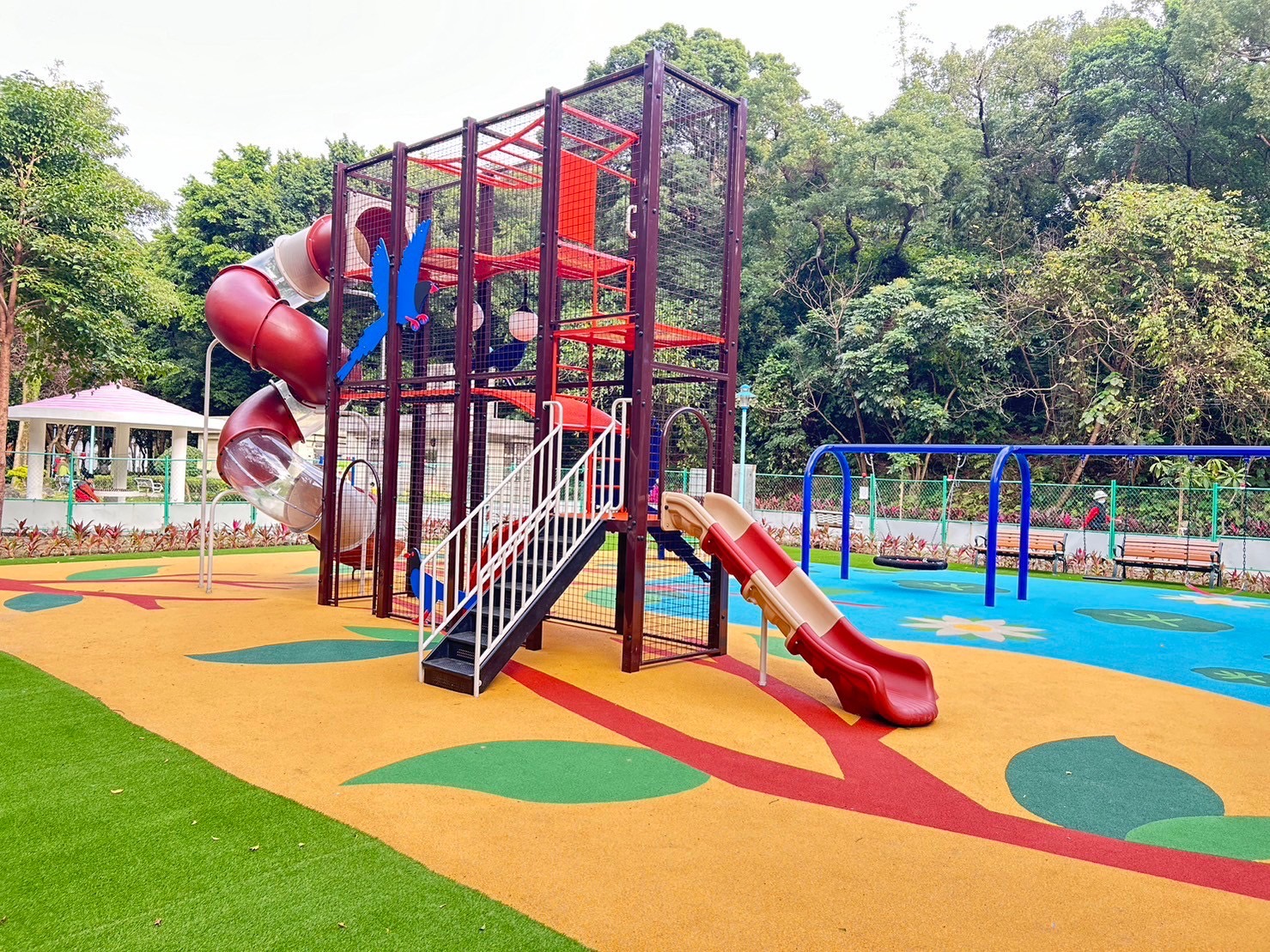 自強公園兒童遊戲場更新後的場景
