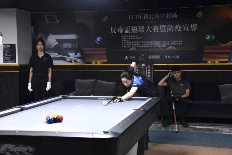 撞球女將「大眼妹」周婕妤比賽對決