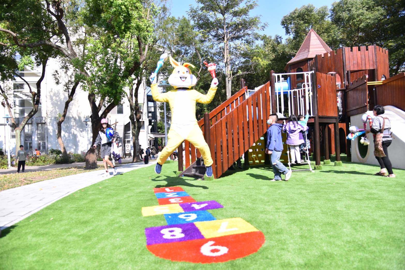 華福公園兒童遊戲區「歡樂城堡」完工啟用