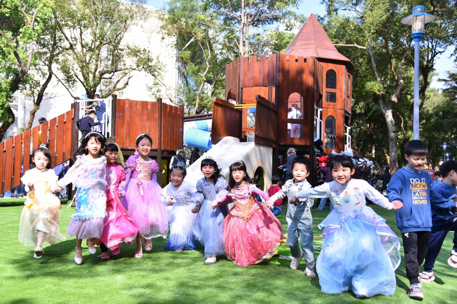 偉恩幼兒園學童們到場同樂